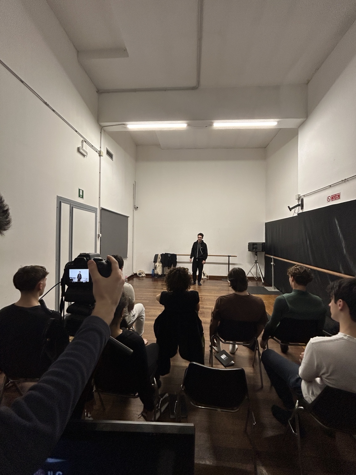 Allievi di Roma Acting Lab durante un’esercitazione davanti alla macchina da presa